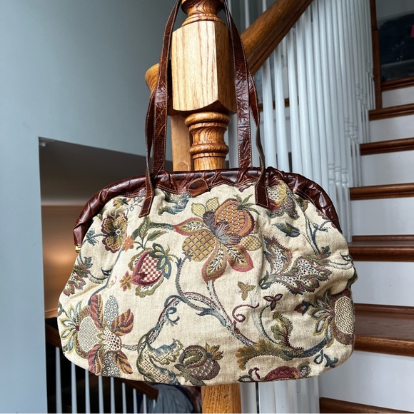 Vtg Furla Floral Tapestry and Leather Shoulder Bag - Picture 4 of 13